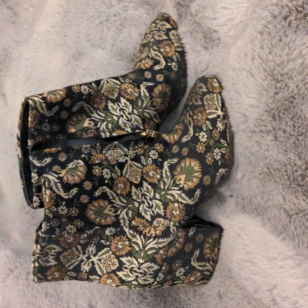 Kenneth Cole boots